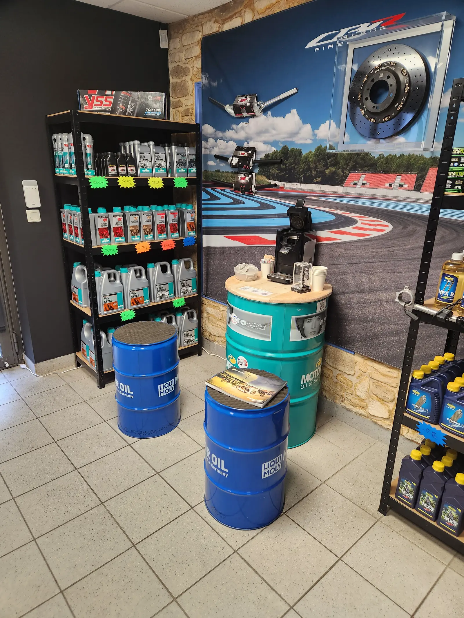 Large choix de produits moto chez votre garagiste moto HRL Moto